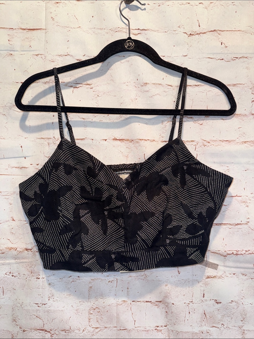 NWT Universal Threads Textured Black Floral Cropped Cami Med Spaghetti Straps